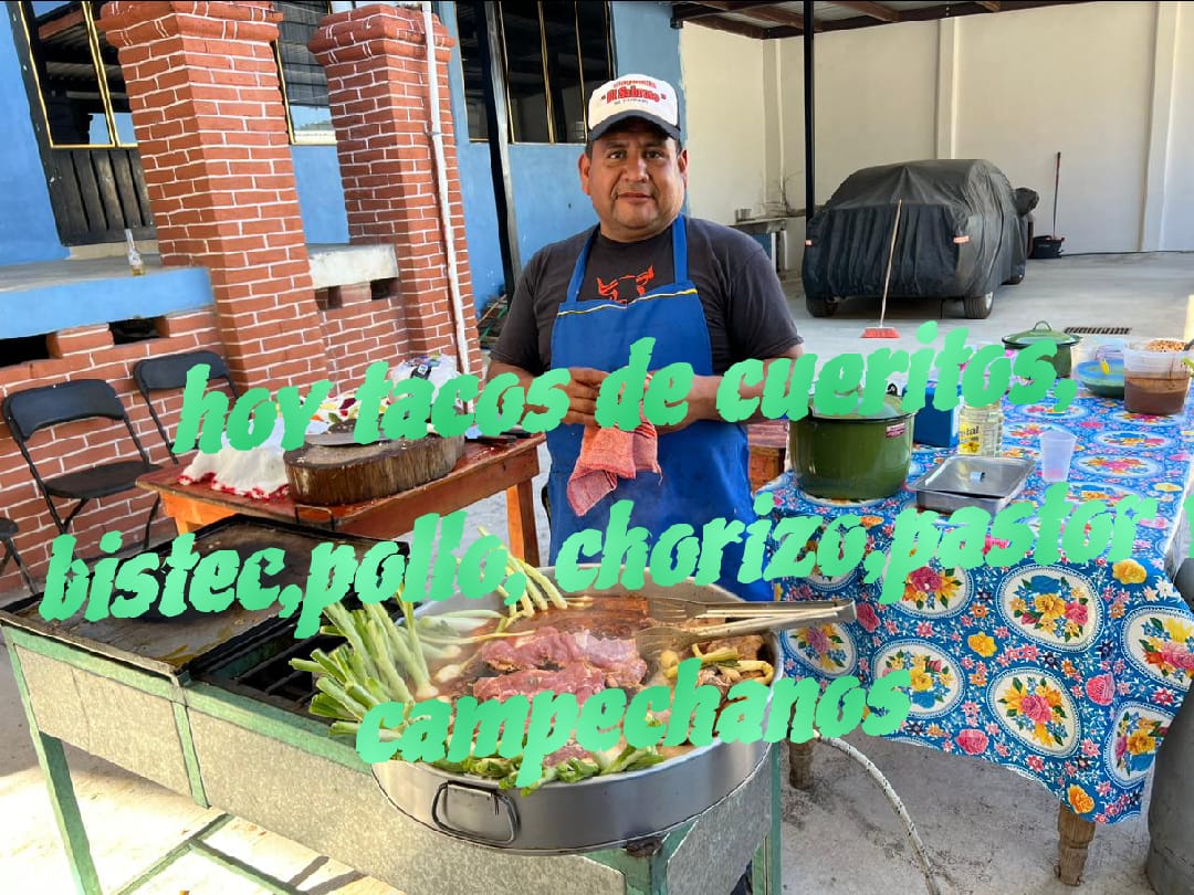 Imagen del puesto y preparación de tacos